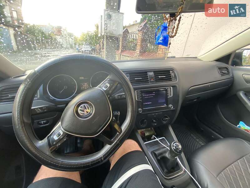 Седан Volkswagen Jetta 2016 в Львові
