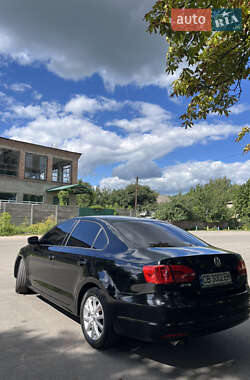 Седан Volkswagen Jetta 2010 в 