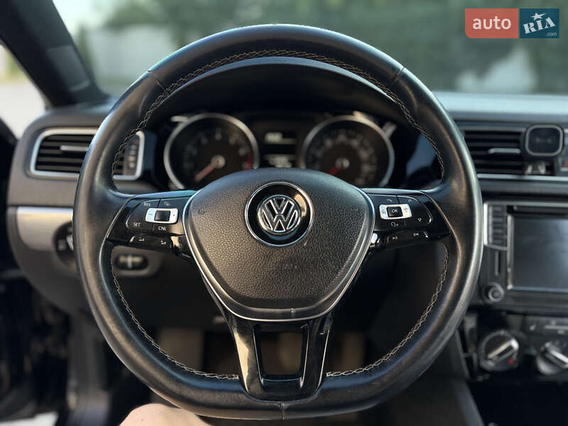 Седан Volkswagen Jetta 2016 в Івано-Франківську