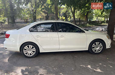 Седан Volkswagen Jetta 2015 в 