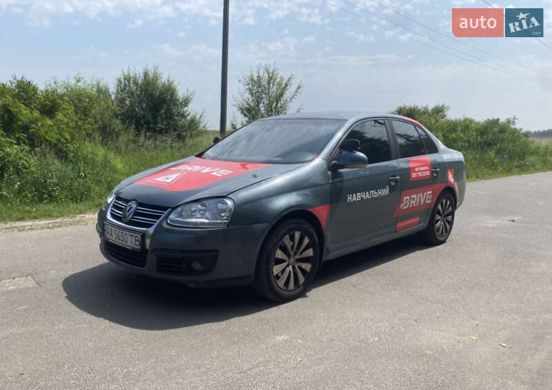 Седан Volkswagen Jetta 2006 в Києві