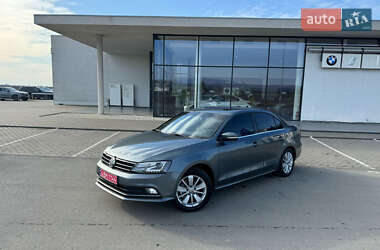 Седан Volkswagen Jetta 2016 в 