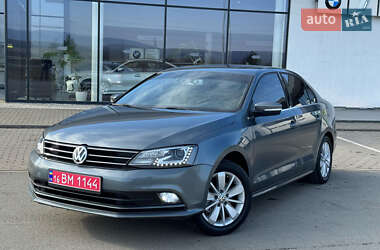 Седан Volkswagen Jetta 2016 в 
