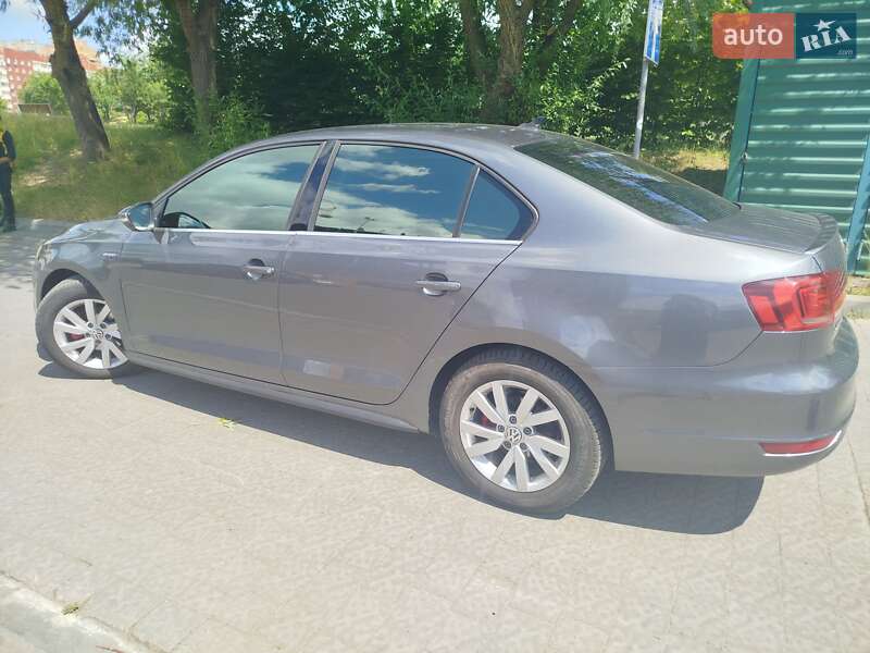 Седан Volkswagen Jetta 2013 в Львове