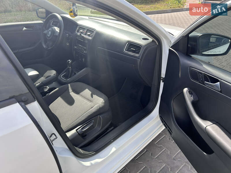 Седан Volkswagen Jetta 2014 в Луцьку