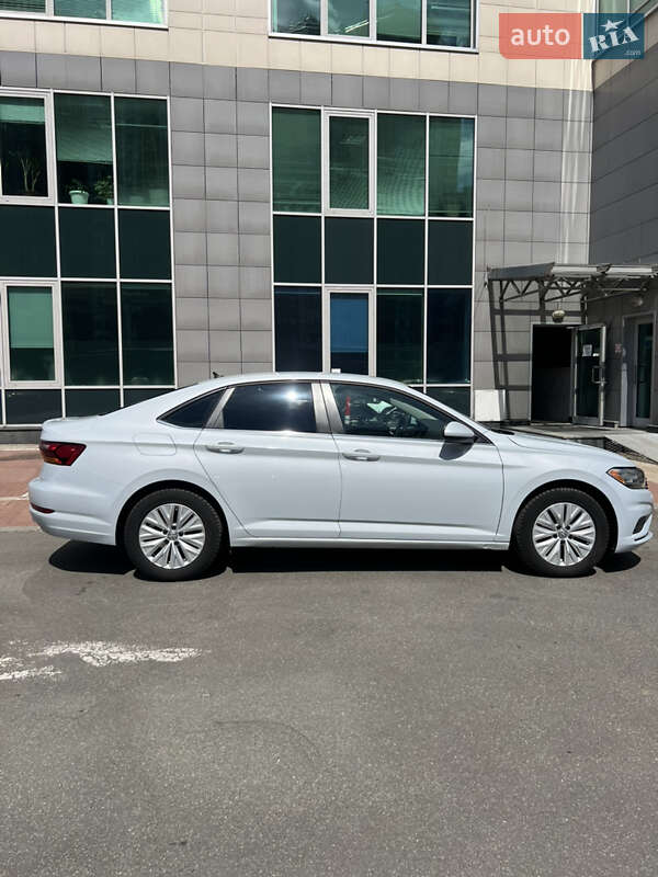 Седан Volkswagen Jetta 2018 в Барышевке