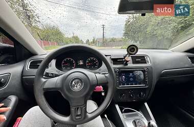 Седан Volkswagen Jetta 2013 в 