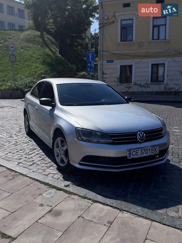 Седан Volkswagen Jetta 2015 в Чернівцях
