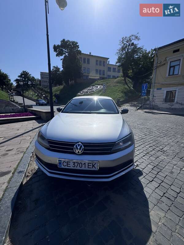 Седан Volkswagen Jetta 2015 в Чернівцях