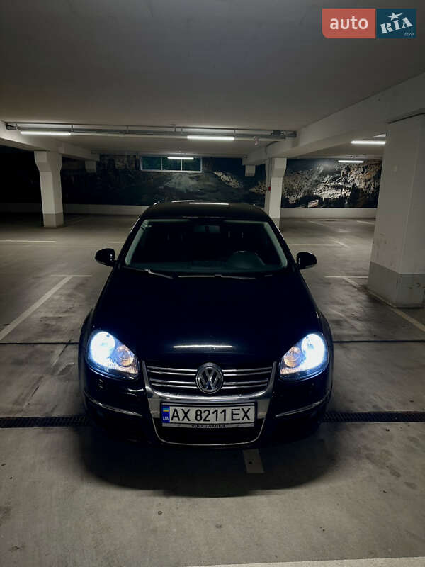 Седан Volkswagen Jetta 2008 в  фото Седан Volkswagen Jetta 2008 в