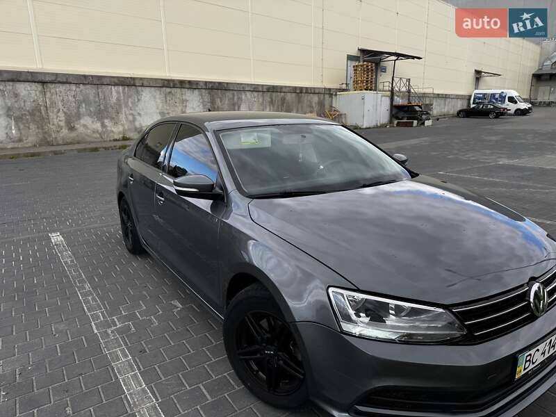 Седан Volkswagen Jetta 2016 в Львові
