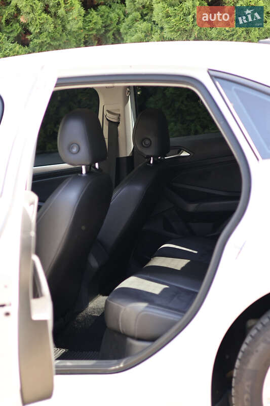 Седан Volkswagen Jetta 2018 в Львове