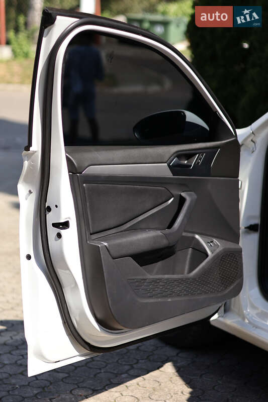 Седан Volkswagen Jetta 2018 в Львове