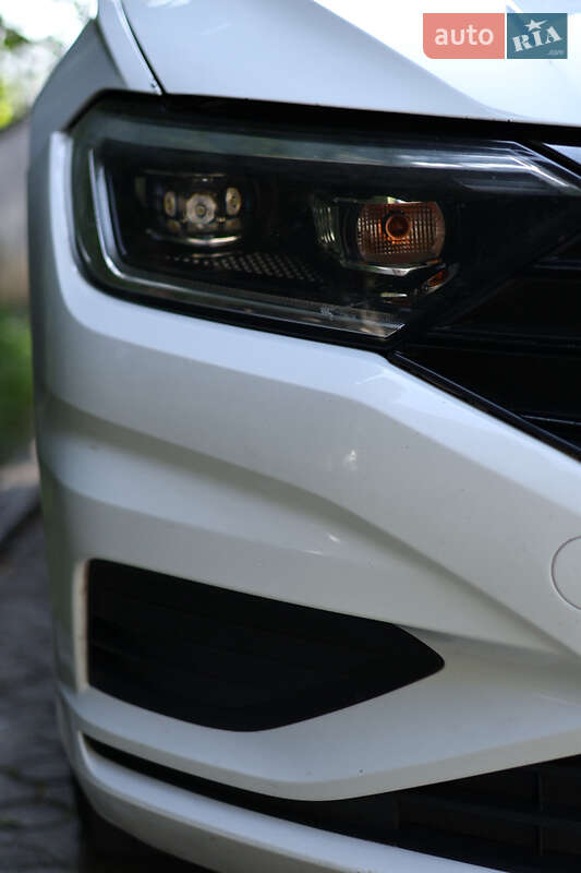 Седан Volkswagen Jetta 2018 в Львове