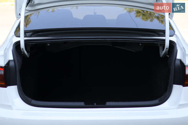 Седан Volkswagen Jetta 2018 в Львове