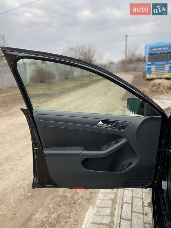 Седан Volkswagen Jetta 2011 в Харькове