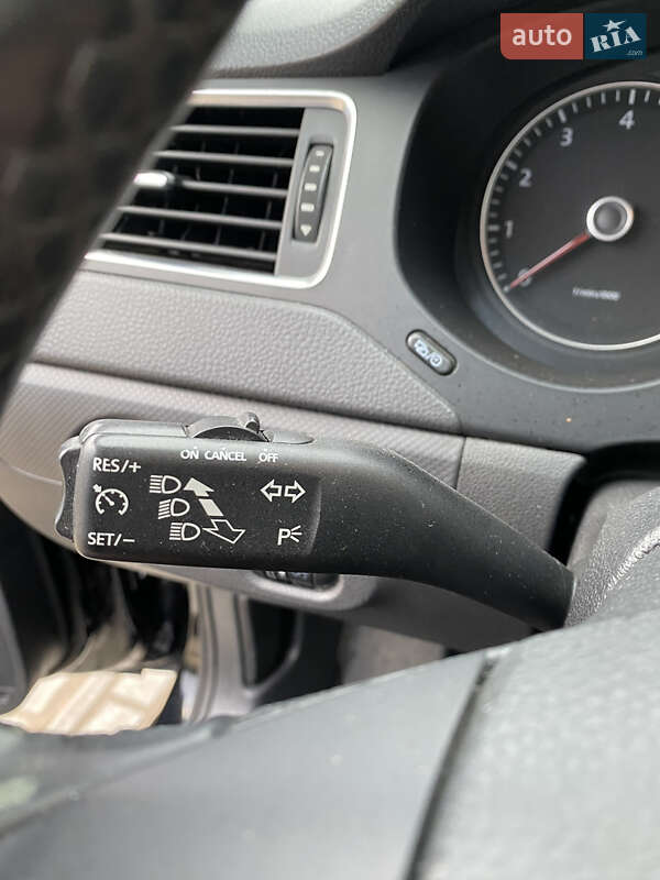 Седан Volkswagen Jetta 2011 в Харькове