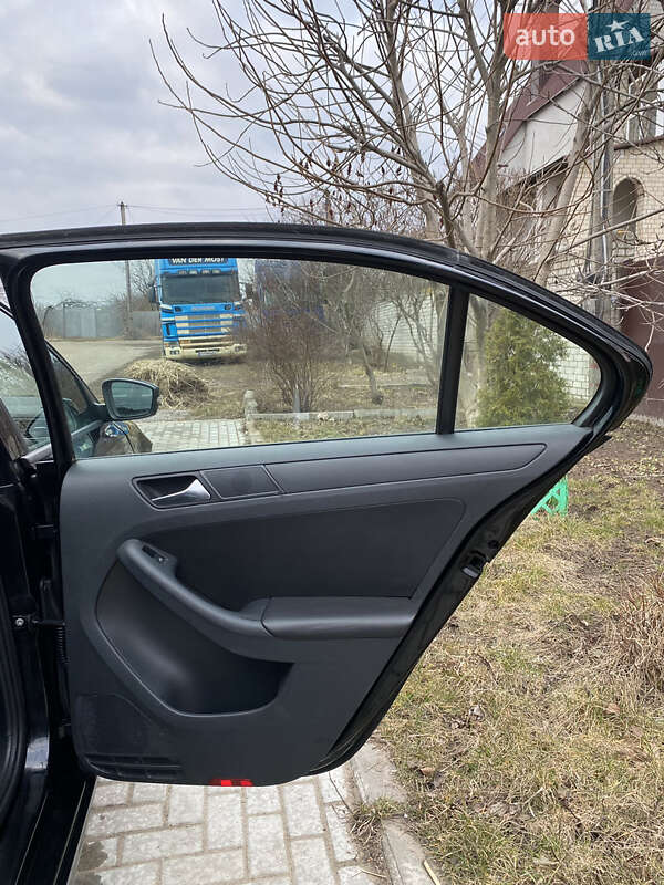 Седан Volkswagen Jetta 2011 в Харькове