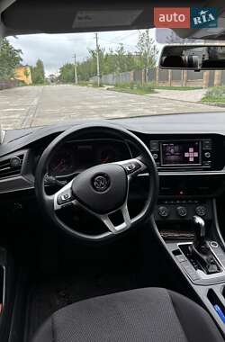 Седан Volkswagen Jetta 2019 в 