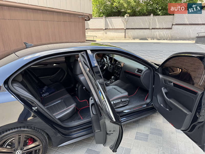 Седан Volkswagen Jetta 2014 в Днепре