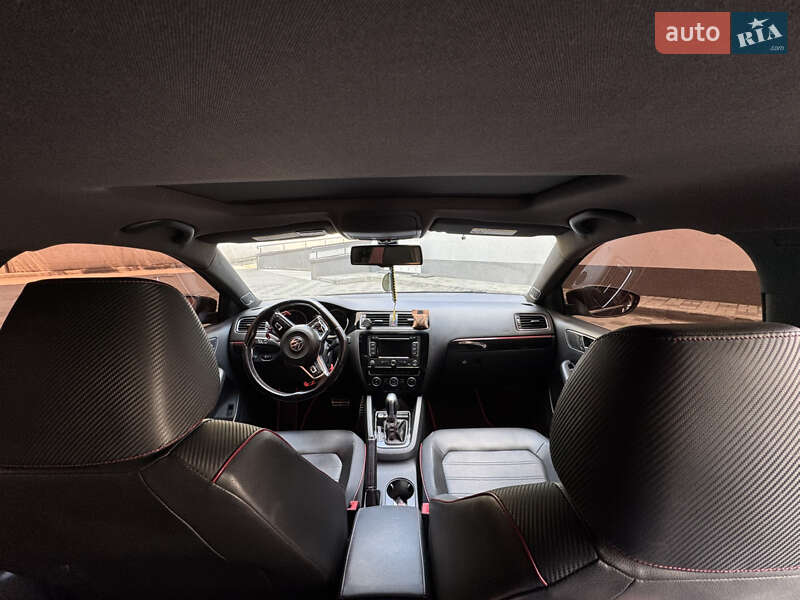 Седан Volkswagen Jetta 2014 в Днепре