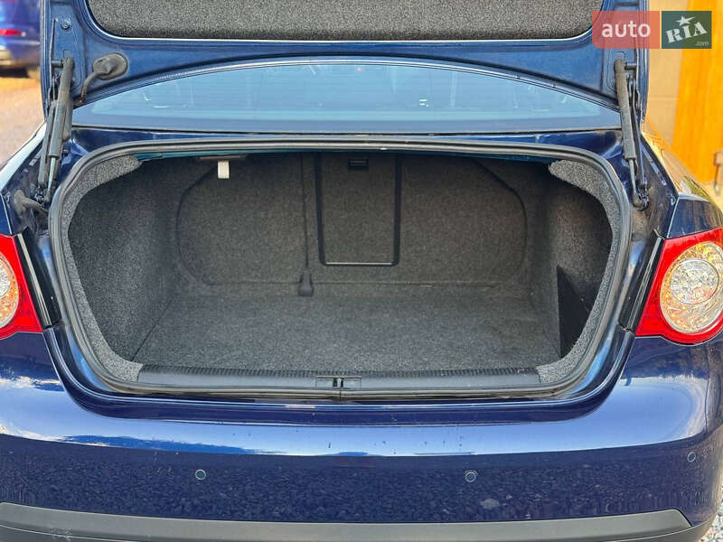 Седан Volkswagen Jetta 2010 в Дрогобыче