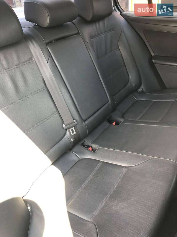 Седан Volkswagen Jetta 2012 в Харькове