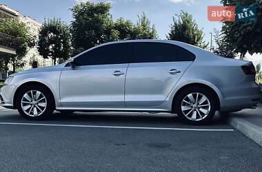 Седан Volkswagen Jetta 2016 в Дніпрі