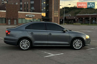 Седан Volkswagen Jetta 2016 в 