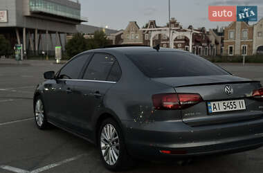 Седан Volkswagen Jetta 2016 в 