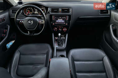 Седан Volkswagen Jetta 2016 в 