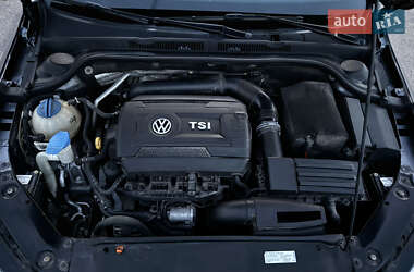 Седан Volkswagen Jetta 2016 в 