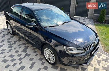 Седан Volkswagen Jetta 2011 в Житомире