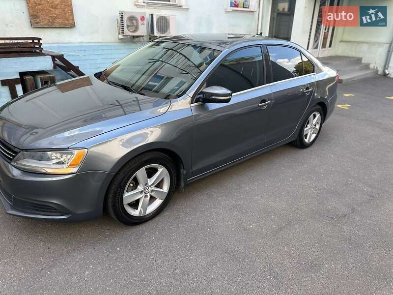 Седан Volkswagen Jetta 2014 в Днепре