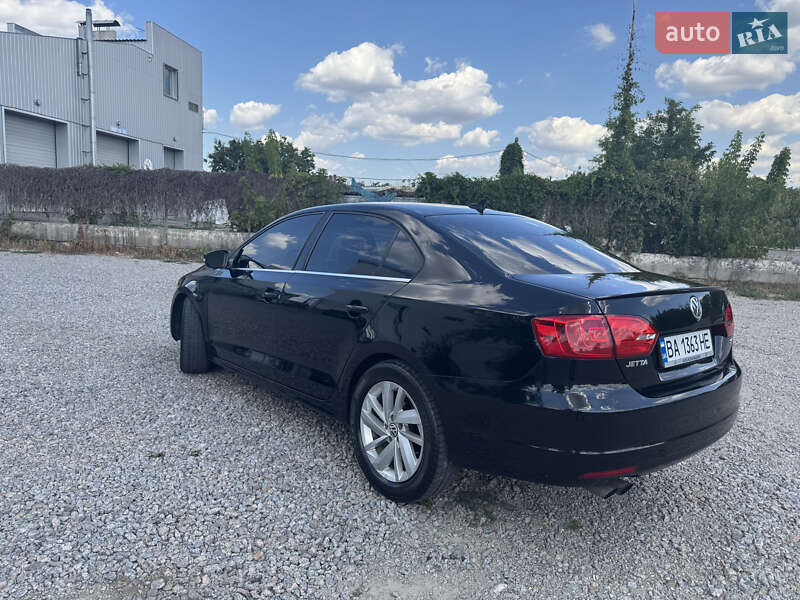 Седан Volkswagen Jetta 2013 в Кропивницькому