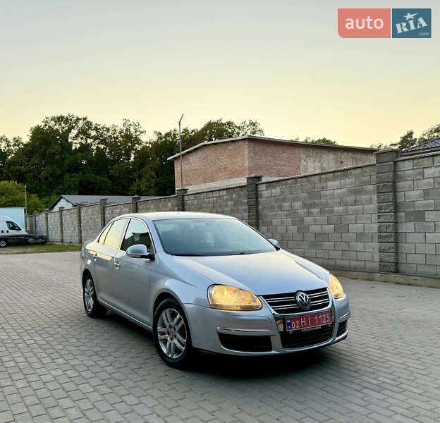 Седан Volkswagen Jetta 2006 в Луцке