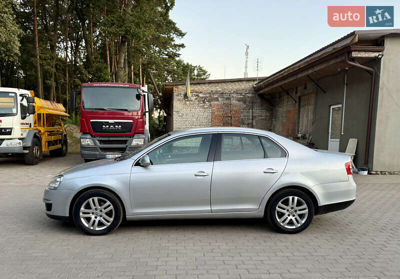 Седан Volkswagen Jetta 2006 в Луцке