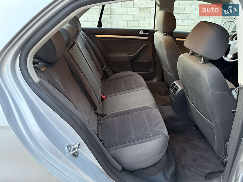 Седан Volkswagen Jetta 2006 в Луцке