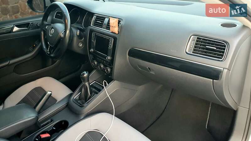 Седан Volkswagen Jetta 2016 в Тетієві фото 10 Седан Volkswagen Jetta 2016 в Тетієві