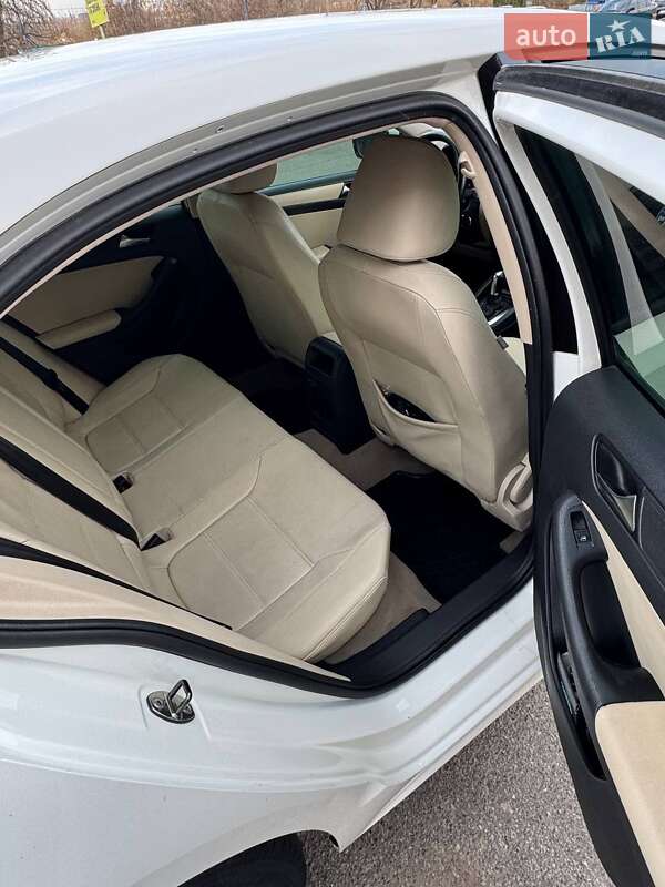 Седан Volkswagen Jetta 2011 в Києві