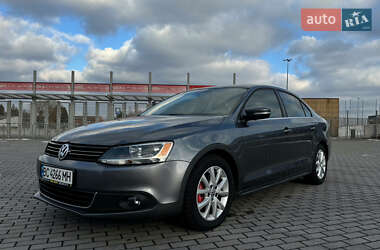 Седан Volkswagen Jetta 2013 в 