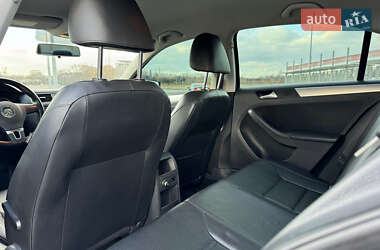 Седан Volkswagen Jetta 2013 в 