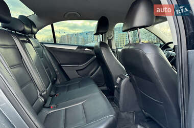 Седан Volkswagen Jetta 2013 в 