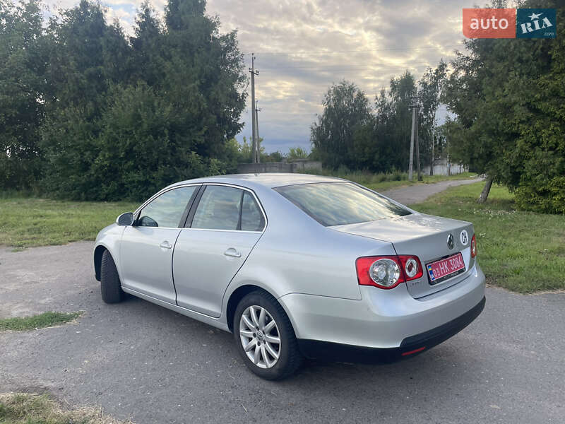 Седан Volkswagen Jetta 2007 в Дубно