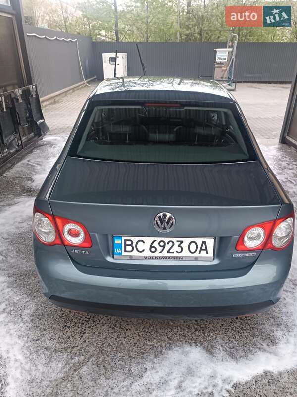 Седан Volkswagen Jetta 2009 в Львові