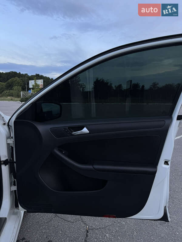 Седан Volkswagen Jetta 2016 в Полтаві фото 9 Седан Volkswagen Jetta 2016 в Полтаві