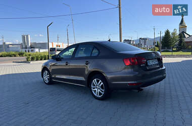 Седан Volkswagen Jetta 2011 в 