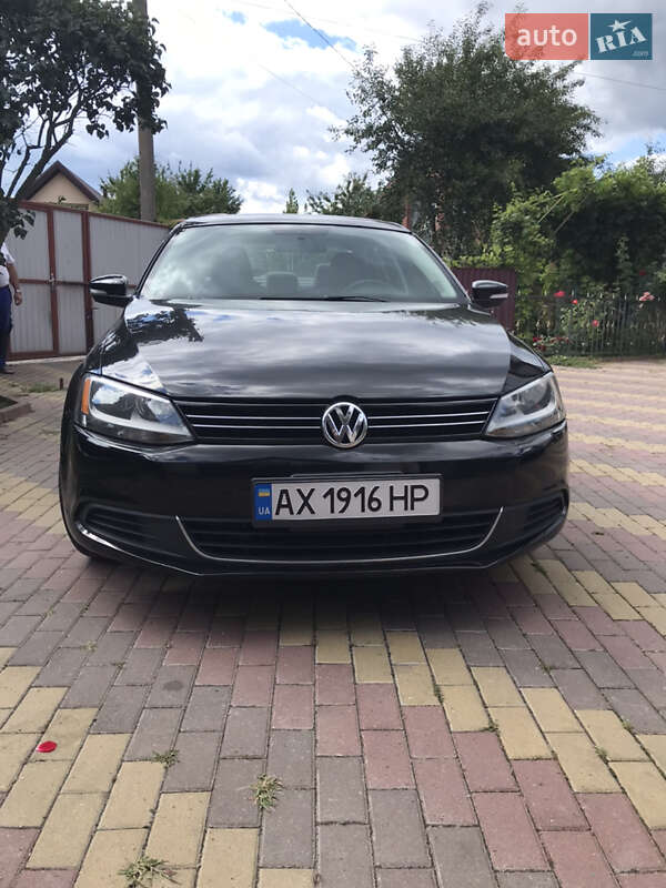Седан Volkswagen Jetta 2013 в 