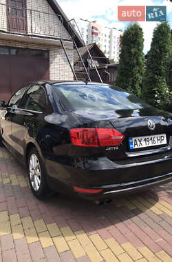 Седан Volkswagen Jetta 2013 в 