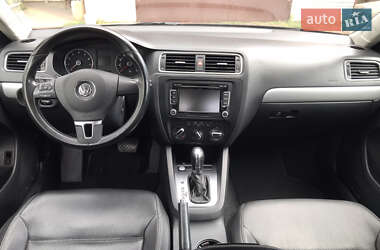 Седан Volkswagen Jetta 2013 в 